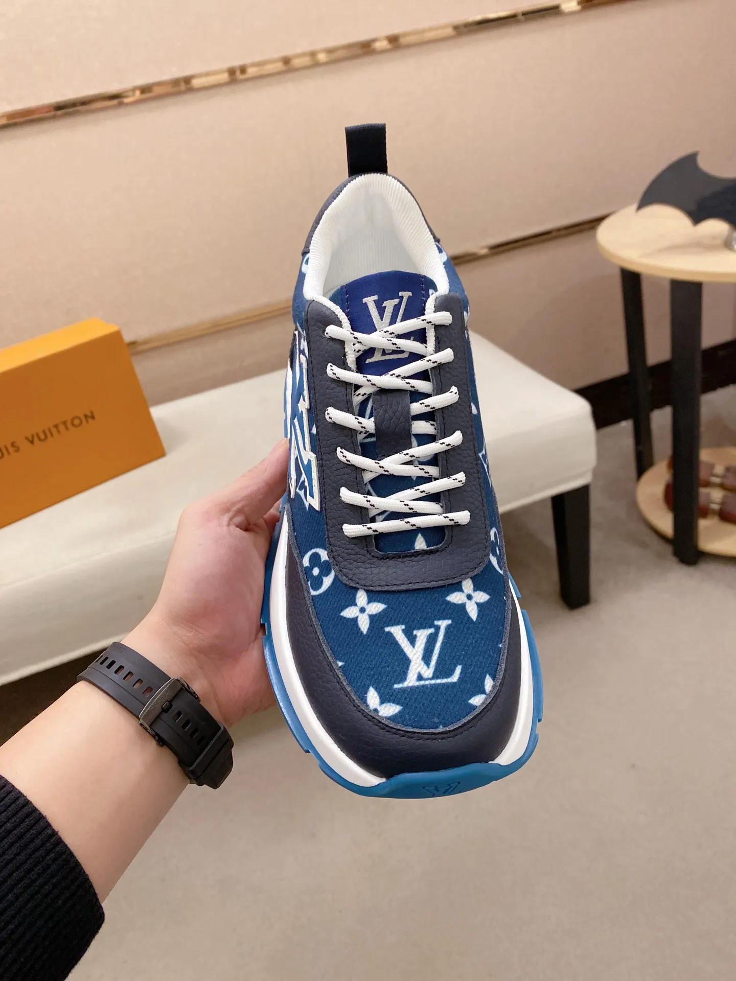 Factory price: 442💰🎉🎉LV~Louis Vuitton trendy men's shoes, new shipments, latest matching, same style as the official website, super high quality, best-selling season [strong][strong][strong] Selected first-layer cowhide, comfortable and breathable mesh lining, original last, comfortable on the feet, wear-resistant rubber outsole, size: 38-44.